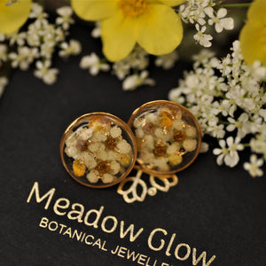 white and yellow blossom ear posts