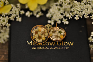 white and yellow blossom ear posts
