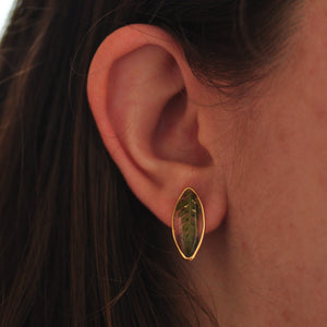 wearing earpost